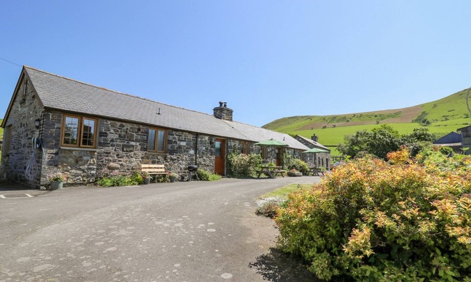 Bryn-crug Cottage | SWN Y NANT, family friendly, character holiday cottage in Tywyn
