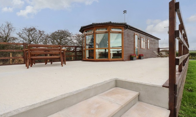 Mabe Cottage | SYCAMORE LODGE, pet friendly, with open fire in Helston