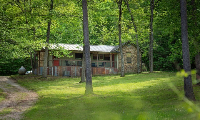 Mountain View Cabin | Sylamore Creek Retreat- with Creek Views
