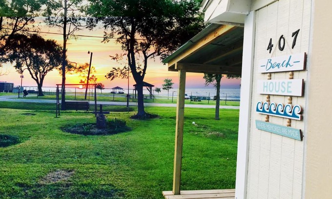 La Porte House | Sylvan Beach Bungalow