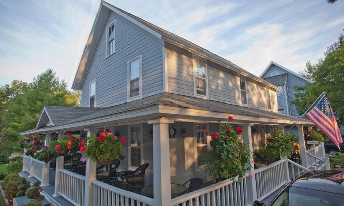 Glen Arbor Bed & Breakfast | Sylvan Inn Bed & Breakfast