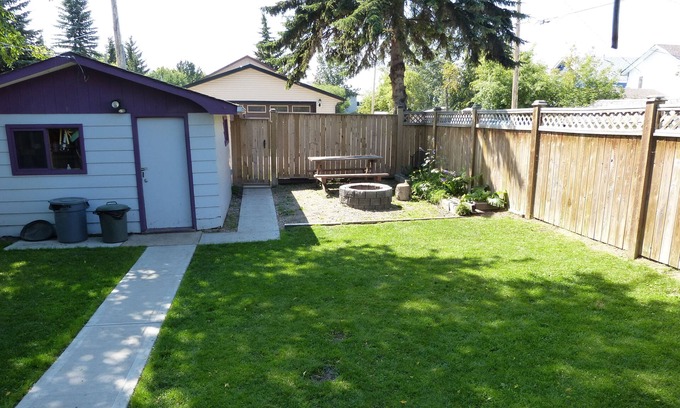Sylvan Lake Cabin | Sylvan Lake cottage near the beach