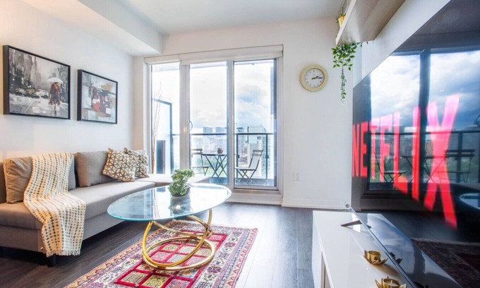 Cabbagetown South Hotel | Sylvestre Suites - Downtown Toronto - 2BR