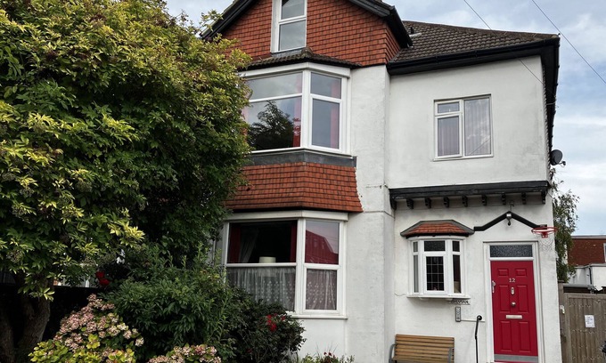 Bexhill-on-Sea Cottage | SYLVIAN, pet friendly, country holiday cottage in Bexhill-On-Sea