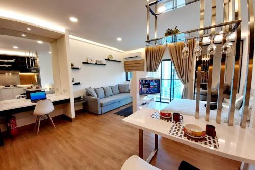 Seri Kembangan Apartment | Symphony Tower Studio # 3 (With Balcony)