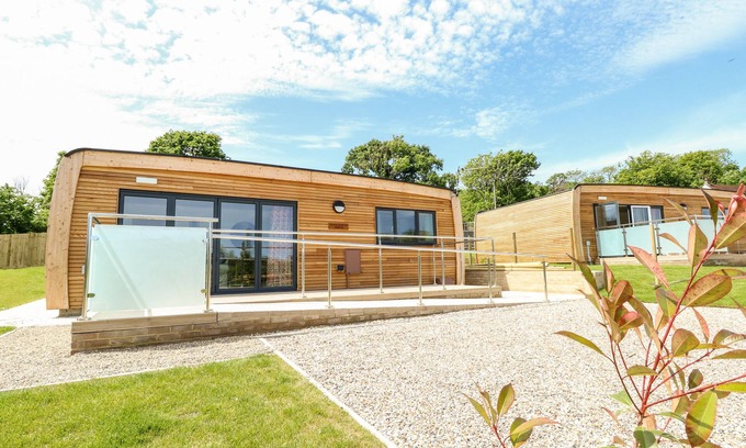 Nettlestone Cottage | SYRAH, family friendly, character holiday cottage in Seaview