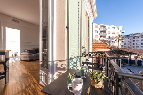 Riou - Petit Juas - Av de Grasse Apartment | Syssi - 3 Chambres avec salles de bains, spacieux, calme, moderne, idéal congrès