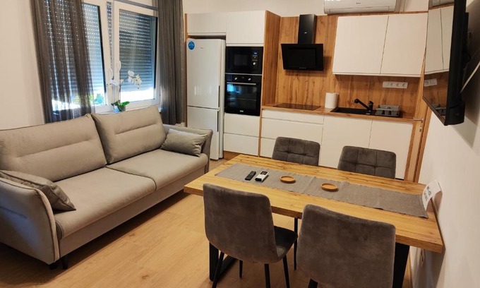 Paks Apartment | SzeCu Apartmanház