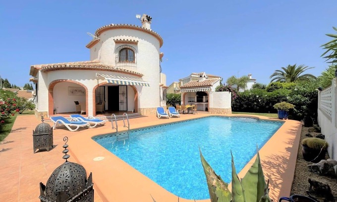 Els Poblets Villa | T-0819 Beautiful villa with mediterranean garden