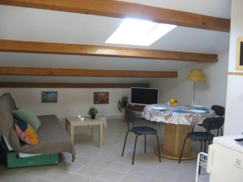 Les Bormettes Apartment | T 2 avec velux sous les combes de 34 m2
