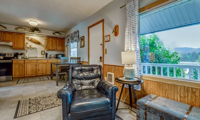 Depoe Bay Apartment | T01 - Anchor@ Trollers Lodge