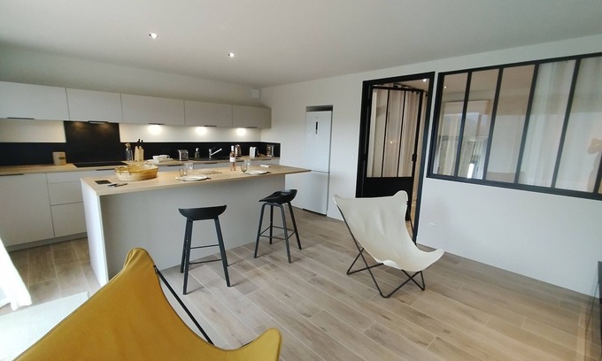 La Londe-les-Maures Apartment | T2, 1 Chambre, sur le Domaine Golf Valcros. Idéal Pour les Amateurs de Nature