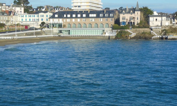 Saint-Quay-Portrieux Apartment | T2 apartment for 4 people "feet in the water" (beach 20 meters)