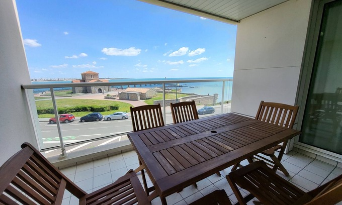 Les Sables d'Olonne Apartment | T2 apartment with terrace, 500m from the beach, Les Sables-d'Olonne