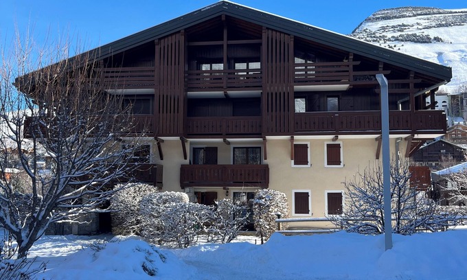 Les Deux Alpes Apartment | T2 apartment + ski-in/ski-out mountain corner with parking at Les 2 Alpes.