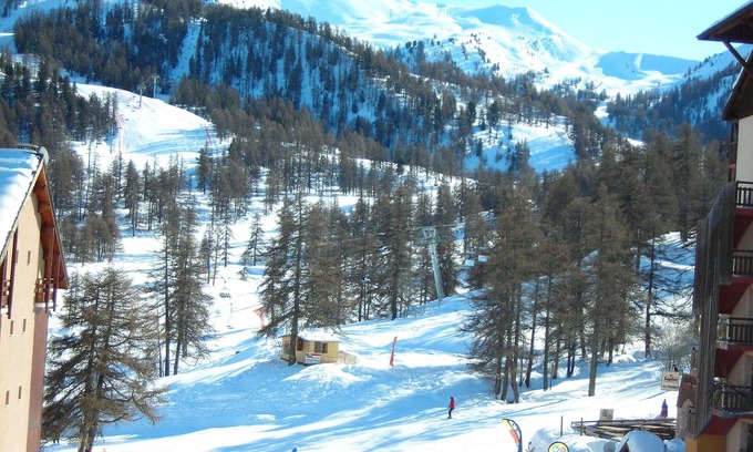 Risoul Apartment | T2 apartment sleeps 6 on the slopes.
