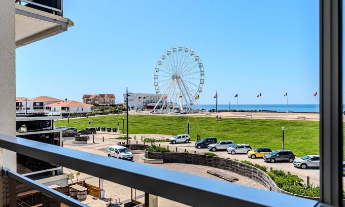 Biscarrosse Plage Apartment | T2 Apartment with Ocean View and Parking in Biscarrosse