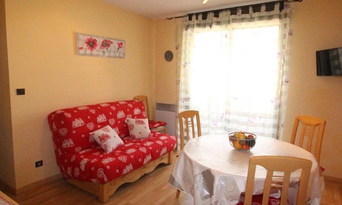 Bagneres-de-Luchon Apartment | T2 bis au pied du télécabine, balcon, garage, centre-ville de Luchon - FR-1-313-160