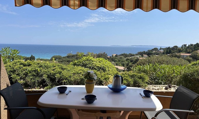 Le Lavandou Apartment | T2 Cabin in Lavandou - Sea View, Private Parking