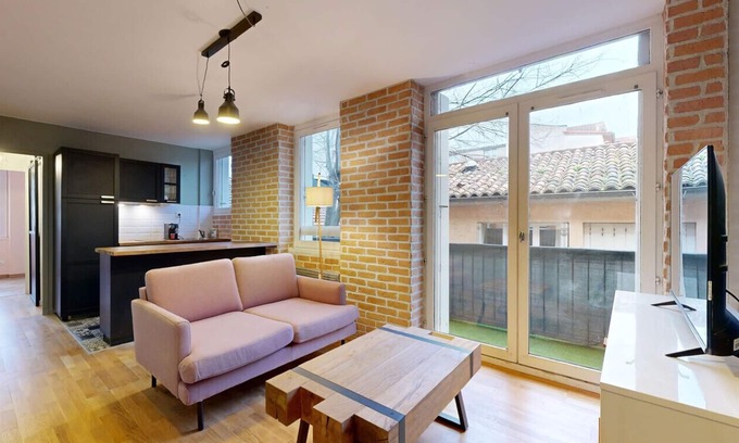 Compans-Caffarelli Apartment | T2 city center with jacuzzi and terrace