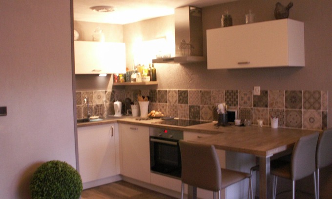Le Brusc Apartment | T2 cute with terrace and garden, 1 min from the port of Brusc, 4 min from the beaches.
