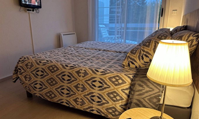 Bagnoles-de-l'Orne Apartment | T2 43m2 very bright, close to shops, private parking, janitor