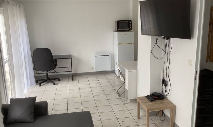 Saint-Nazaire Apartment | T2, ground floor, quiet 5mn walk from Porcé beach
