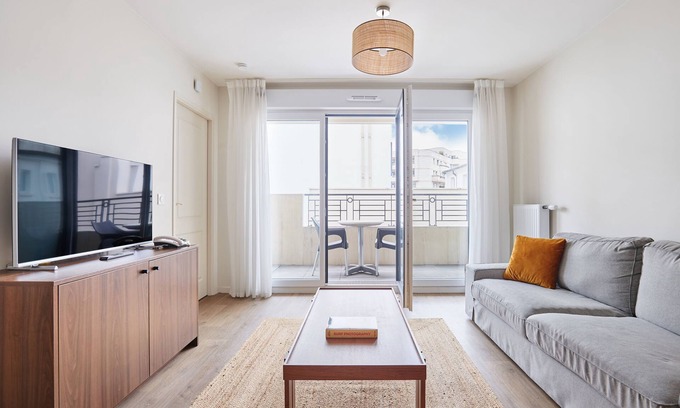 Levallois-Perret Condo | T2 moderne 4 pers. | Paris à 5 min de train