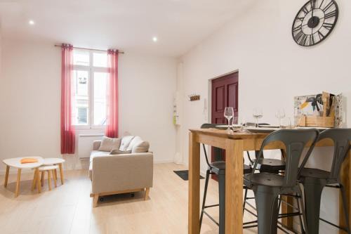 Rochefort Apartment | T2 moderne totalement rénové, hypercentre Rochefort, arrivée autonome