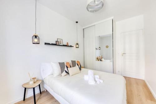 Batignolles Apartment | T2 parisien- 1 min à pied du Métro Ligne 13 & 14