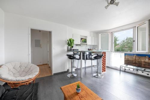 Rangueil-Sauzelong-Pech David-Pouvourville Apartment | T2 Rangueil - Terrasse + 2 Parkings - 4 personnes