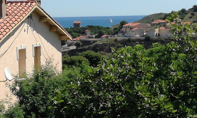 Port-Vendres Apartment | T2, sea view and parking.