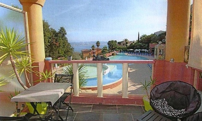 Theoule-sur-Mer Apartment | T2 Standing, Parking, panoramic sea views over Cannes bay 4 pers.