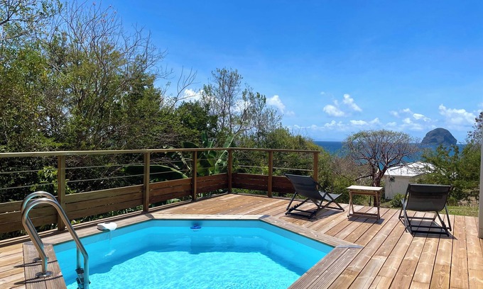 Le Diamant Apartment | T2 town private pool 3mns walk from the beach, view of the Rock