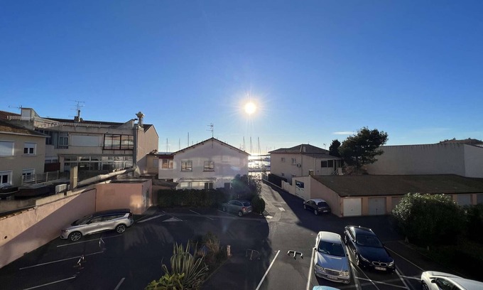 Valras-Plage Apartment | T2 with terrace and parking, near beach, 4 pers