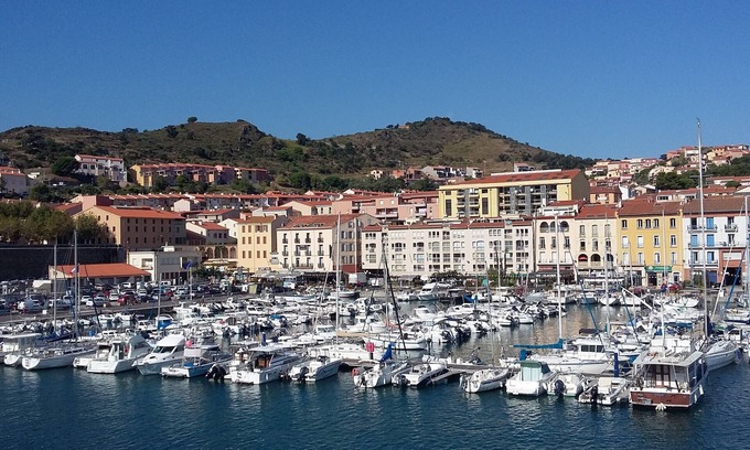 Plage d'Argeles Apartment | T3 apartment overlooking the port of Port-Vendres on the sea front, available