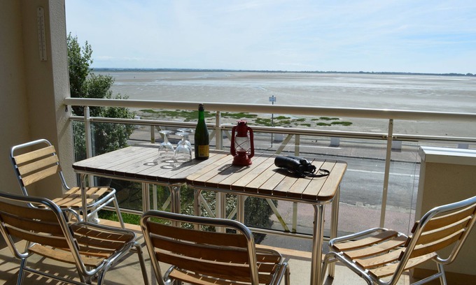 Le Crotoy Apartment | T3 apartment with neat decoration, with unobstructed view of the bay