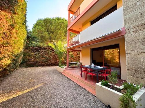Frejus Port Apartment | T3 au calme à 200m de la mer, extérieur et parking