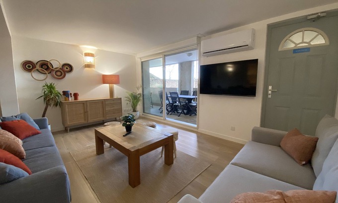Homps Apartment | T3 Bord Canal du Midi Piscine