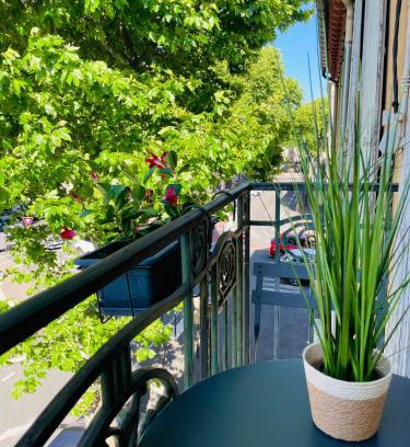 Narbonne Apartment | T3 Lumineux & Cosy avec Balcon Escapade by DarBonne