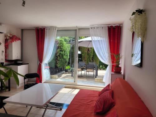 Boulouris-sur-Mer Apartment | T3 RDJ south, Sea exit from residence