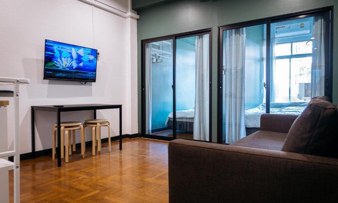 Khlong San Apartment | T3 TWO Bedrooms WIFI Full kitchen 1 min to BTS