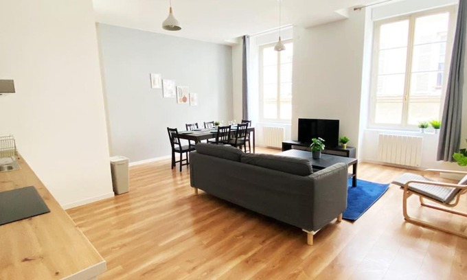 La Madeleine Apartment | T5 spacieux et chaleureux avec parking privatif