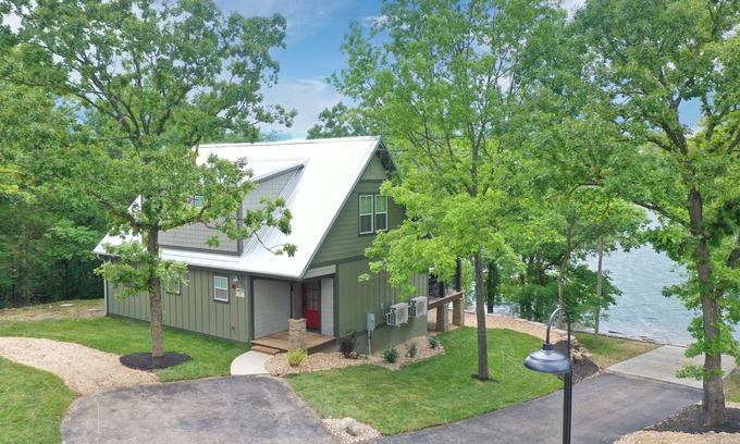 Kimberling City Cabin | Table Rock Lake WATER FRONT Oasis Retreat, Sleeps 10!