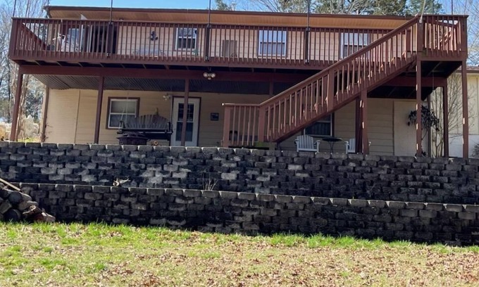 Marmaros House | Table Rock Lake Front House Sleeps 8-10 in Kimberling City