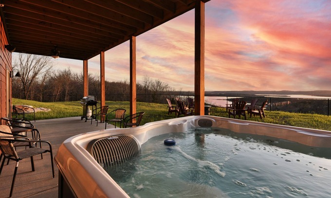Table Rock House | TABLE ROCK LAKE VIEW/Niangua Lodge/Hot Tub