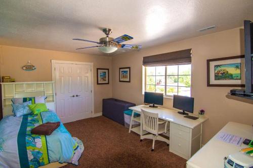 Parowan Apartment | Tacit Shadow Resort Paradise Deluxe Suite, Gym, Coffee Bar, Hot-Tub, Free Laundry, Food Available