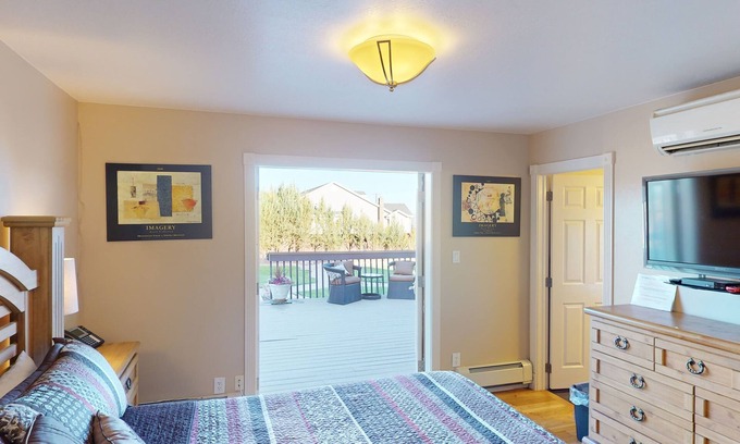 Parowan Bed & Breakfast | Tacit Shadow "Shangri-La", Private Bedroom at base of Brian Head Mountain, WiFi