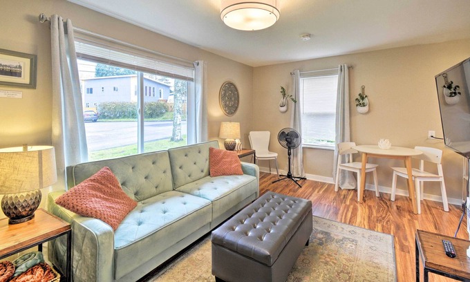 West End Cottage | Tacoma Cottage w/ Fire Pit - Walk to Beach!