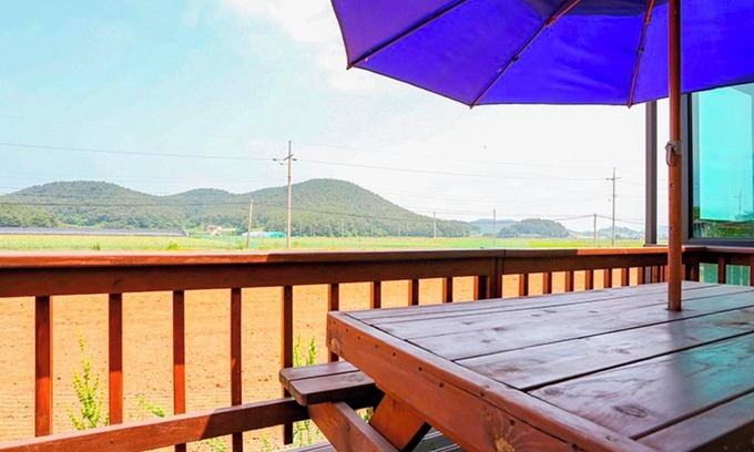 Sinya-ri House | Taean Teuranjageunseong Pension